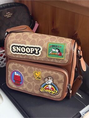 Coach Brown Signature Snoopy Patch Canvas Messenger Bag